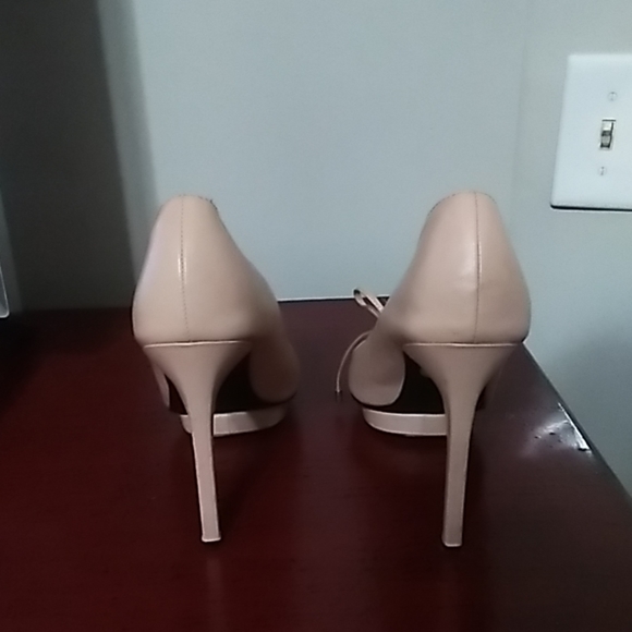 Cream leather stilettos - Picture 3 of 3